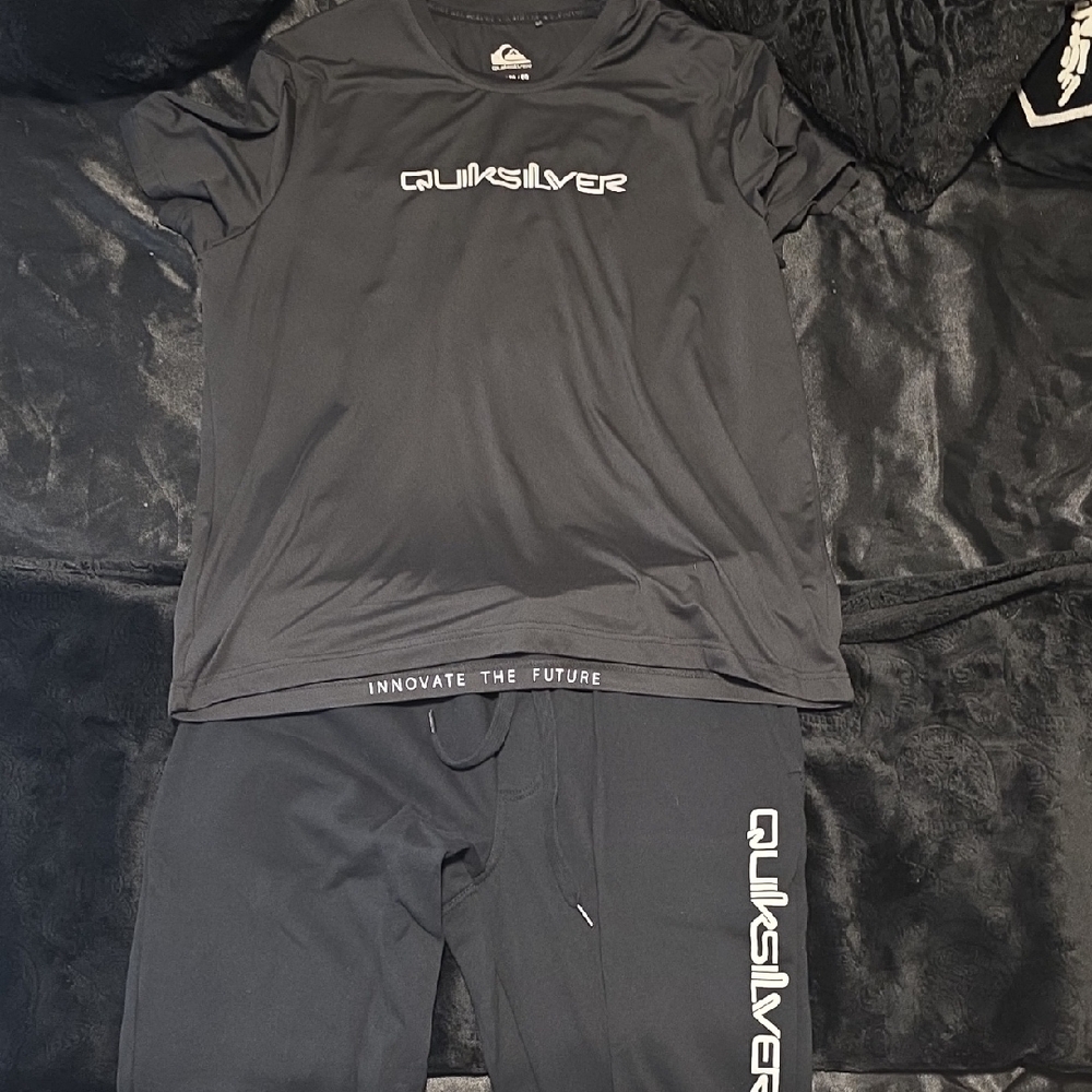 Quiksilver Black Performance Tee and Joggers Set
